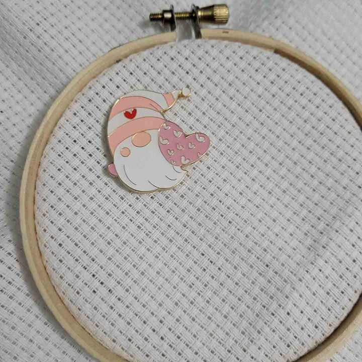 Love Gnome: Needle Minder