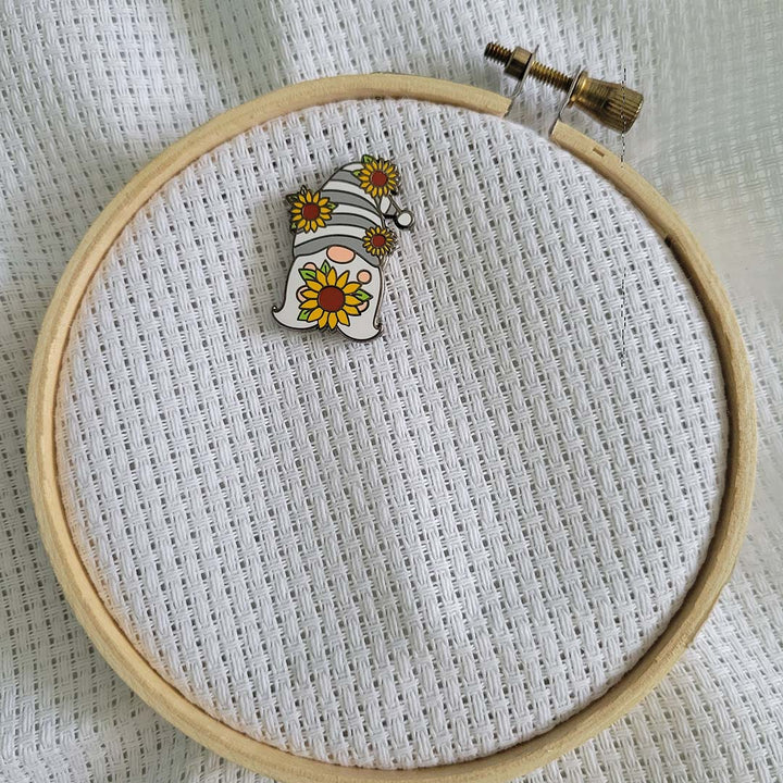 Sunflower Gnome: Needle Minder